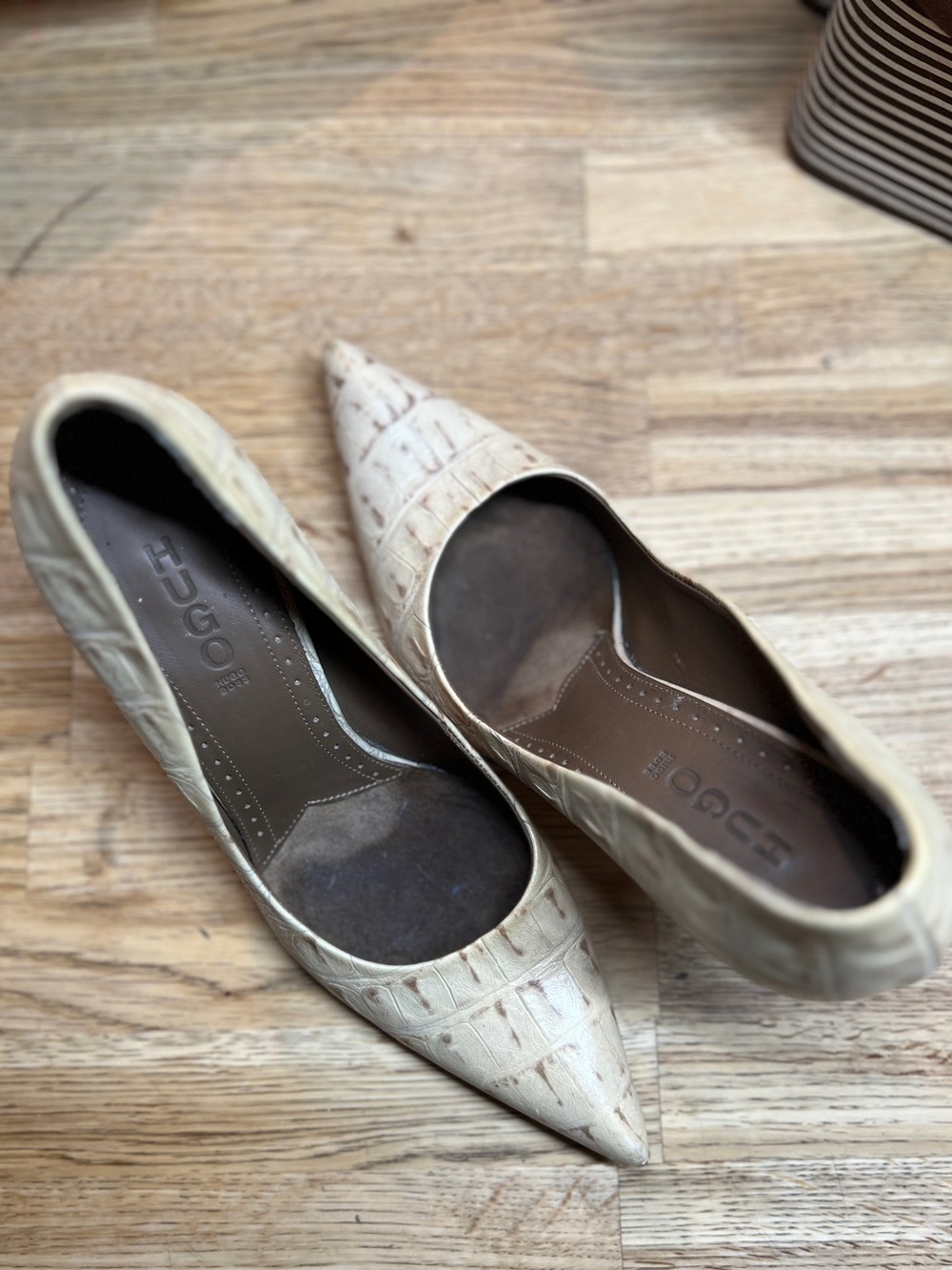 Hugo Boss Cream Croc-Embossed Pointed Pump Size 36.5 - Picture 6 of 7